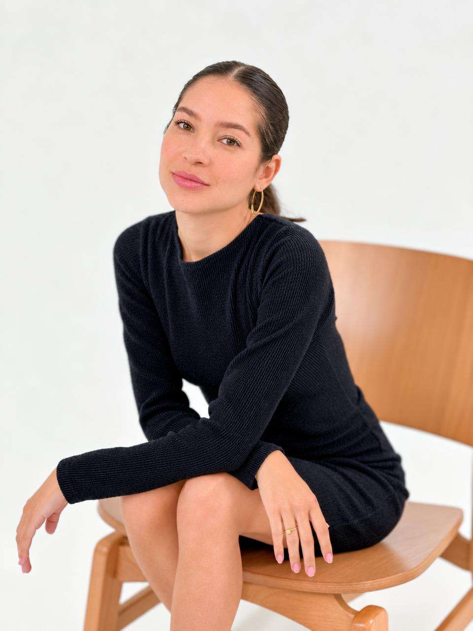 Retrato de Luz Oliveira, designer de interiores em Maceió